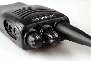 วิทยุสื่อสารแบบพกพา TK-2000 กำลังส่ง 5 วัตต์ ระยะ 3-5 กิโลเมตร คลื่นความถี่ VHF 136-174MHz/400-470MHz 207 ช่อง พร้อมปุ่ม PTT ใช้ได้กับโทรศัพท์ ใช้งานได้ทั้งทางเรือและรถยนต์ มาตรฐานกันน้ำ IPX-1 - Product Image 6
