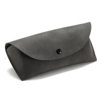 Étui à lunettes aspect cuir souple avec fermeture à pression, rangement portable pour grandes montures, design carré classique, impression disponible