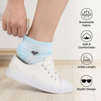 Chaussettes courtes rayées horizontales bleu pastel pour femmes, broderie mini cœur, logo personnalisé, douces, respectueuses de la peau, chaussettes quotidiennes OEM