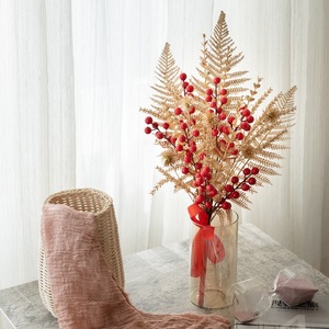 Arrangement floral artificiel CallaFloral : Baies rouges et fougères pour vase, décoration maison et mariage CF01112 - Product Image 1