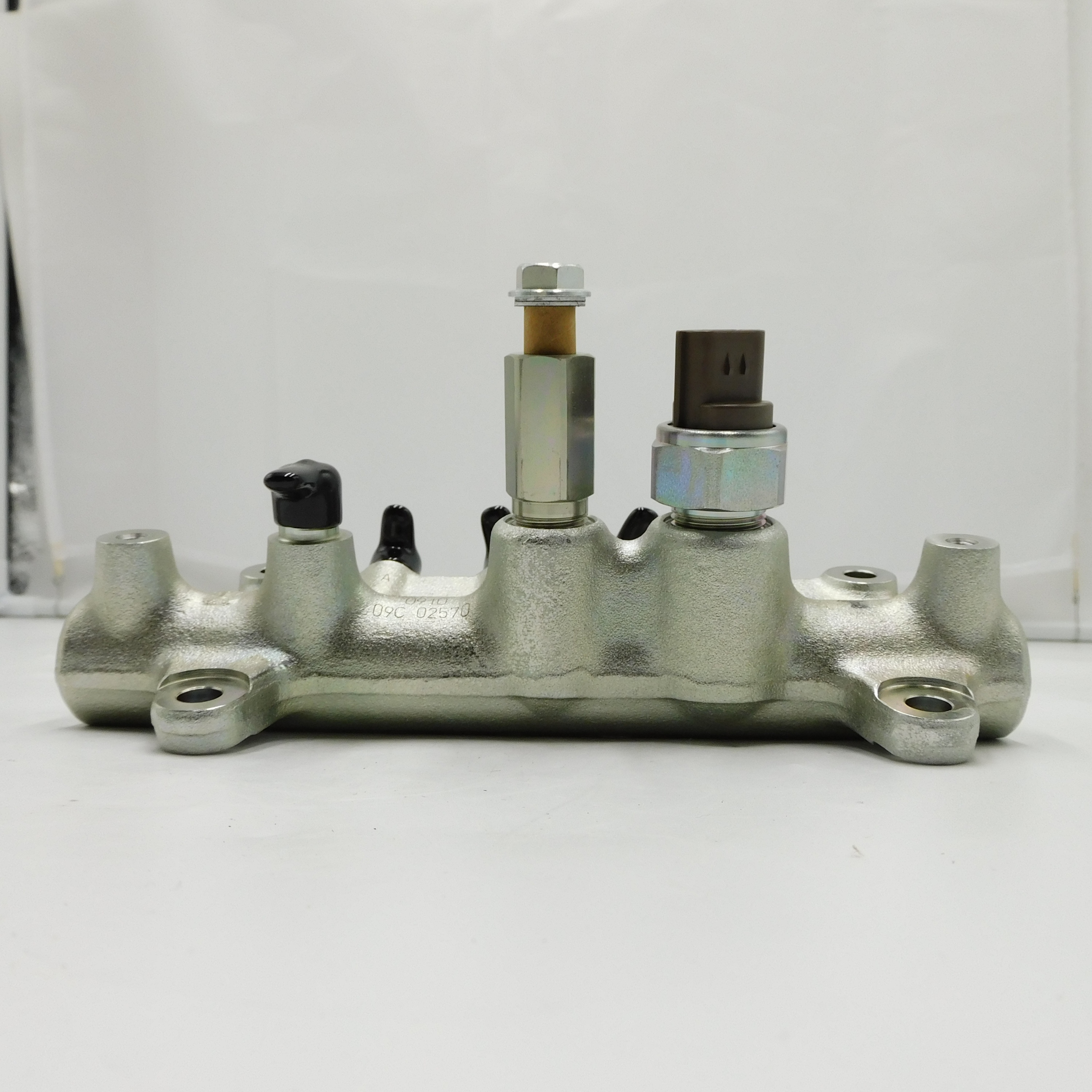 Genuine 4HK1/4JJ1 Common Rail Assy for FR/FS/FT/FV/NH/NP
