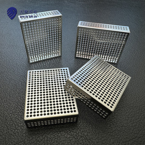 Cubierta de protección de malla perforada de 41x32,4x10 mm de acero inoxidable para disipación de calor y protección de componentes electrónicos - Product Image 1