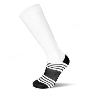 Deportes al aire libre 15-20 Mmhg Calcetines de compresión Alta calidad Hasta la rodilla Atlético Correr Rayas Logotipo personalizado Medias de compresión - Product Image 4