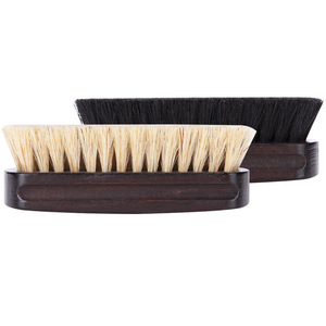Brosse à barbe en bois massif avec poils naturels pour hommes, pour l'entretien et le coiffage de la barbe - Product Image 3