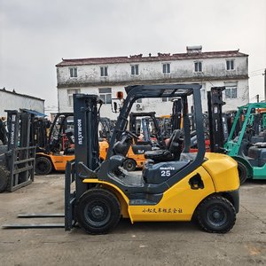 Chariot élévateur diesel Komatsu FD25 d'occasion, 2,5 tonnes, 3 mètres, 2 étages, d'origine japonaise, avec siège conducteur, source d'alimentation diesel. - Product Image 3