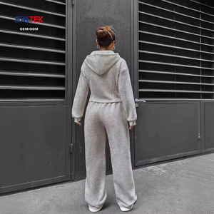 Completo <span class=keywords><strong>Tuta</strong></span> Sportiva da <span class=keywords><strong>Donna</strong></span> Personalizzata Eco-Friendly <span class=keywords><strong>Oversize</strong></span> con Felpa con Cappuccio e Pantaloni Jogger Tinta Unita per l'Estate - Product Image 4