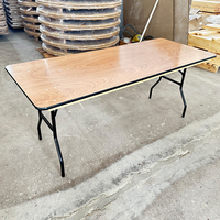 Table pliante rectangulaire d'extérieur en bois contreplaqué