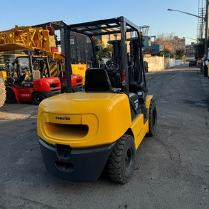 Montacargas Diésel Komatsu FD30T-17 Usado Original de Japón, 3 Toneladas, Mástil de Tres Secciones, Pocas Horas de Trabajo, Equipo de Manipulación para Almacén - Product Image 6