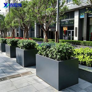 Maceta de Fibra de Vidrio Negra Mate, Moderna y Minimalista, Diseño Cónico Alto para Decoración de Jardín y Hogar Contemporáneo - Product Image 1