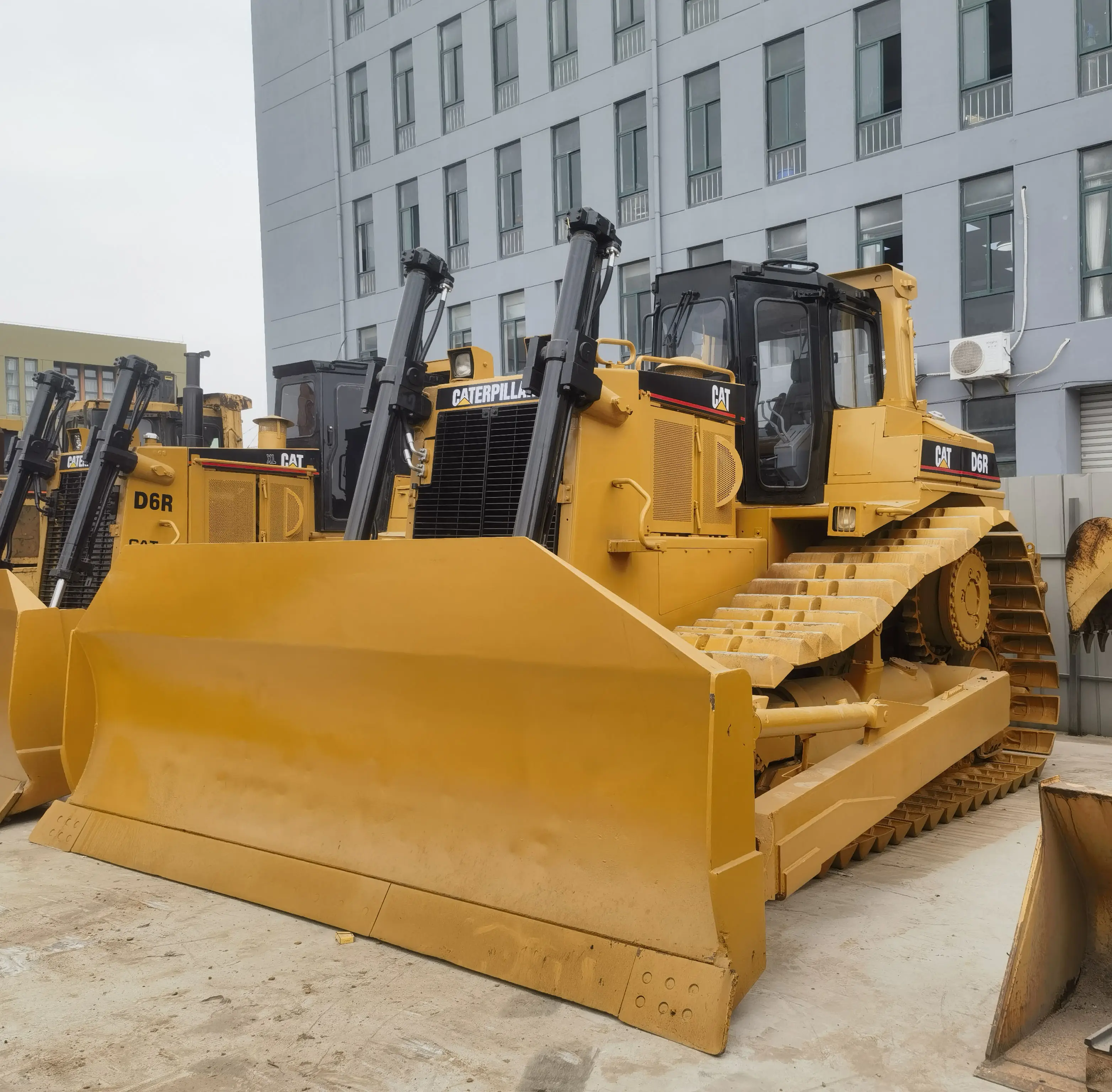 Bulldozer cingolato caterpillar D6H D6D D6G D6M D6R usato in buone condizioni