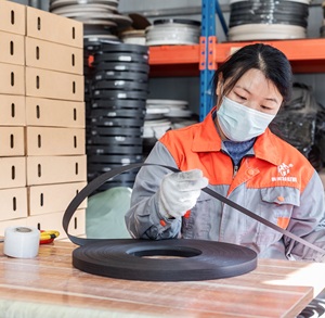 CHIEMDA Fabricant certifié ISO9001 <span class=keywords><strong>Bande</strong></span> <span class=keywords><strong>de</strong></span> bordure en PVC <span class=keywords><strong>Bande</strong></span> <span class=keywords><strong>de</strong></span> bordure en <span class=keywords><strong>plastique</strong></span> - Product Image 4