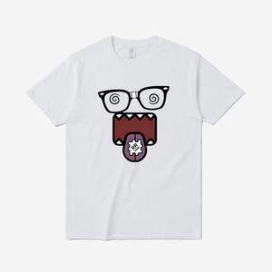 Interesante camiseta estampada de <span class=keywords><strong>Domo</strong></span> <span class=keywords><strong>Kun</strong></span> con un elegante cuello redondo, manga corta, ajuste holgado y diseño versátil. - Product Image 1