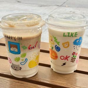 แก้วกาแฟและชาพลาสติก PET แบบใช้แล้วทิ้ง หนาพิเศษ ปลอดสาร BPA พร้อมฝาปิดสูง สำหรับเครื่องดื่มเย็นแบบนำกลับบ้าน ขายส่ง - Product Image 1