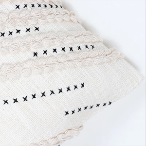 Housse de coussin beige tuftée à la main, style bohème, ivoire et noir, avec détails de points étoile, pour canapé, lit, chaise - Product Image 5