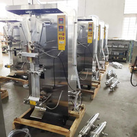 Machine automatique de remplissage et de scellage de sachets en plastique PET pour eau potable pure pour production en vrac