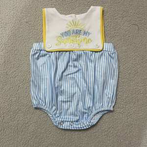 Disponibile, Spedizione Immediata, Abbigliamento Estivo Ricamato 'You Are My Sunshine', Coordinato per Fratelli, Vendita all'Ingrosso di Abbigliamento per Bambini - Product Image 3