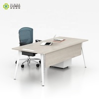 Petite Table de bureau moderne en chêne véritable à vendre