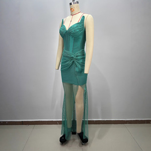 Robe <span class=keywords><strong>de</strong></span> soirée <span class=keywords><strong>de</strong></span> luxe vert émeraude à sequins pour <span class=keywords><strong>femme</strong></span>, avec décolleté torsadé, fente haute et ourlet en maille, coupe trapèze, <span class=keywords><strong>tenue</strong></span> <span class=keywords><strong>de</strong></span> Noël formelle - Product Image 2