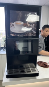 Cafetera Comercial Inteligente Automática de Grano a Taza, Máquina Expendedora de Bebidas Instantáneas - Product Image 4
