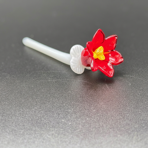 Sculpture de fleur rouge en plastique faite à la main, décoration de table, design traditionnel, décoration de salon, 1 pièce - Product Image 1