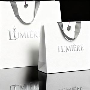 Sac en papier de luxe gris avec logo personnalisé imprimé, idéal pour l'emballage de vêtements, rubans perlés et boutiques - Product Image 2
