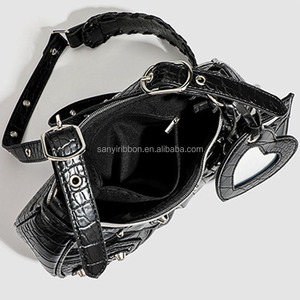 2025 best-seller <span class=keywords><strong>noir</strong></span> en cuir PU femmes <span class=keywords><strong>sac</strong></span> à bandoulière rétro Rivet Design <span class=keywords><strong>sac</strong></span> à main portefeuille accessoire sous les bras <span class=keywords><strong>sac</strong></span> plissé - Product Image 5