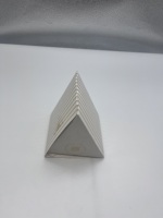Boîte de papier pliable triangulaire en feuille d'or blanche personnalisée pour cadeaux de boulangerie