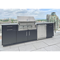 Kabinet Dapur BBQ Luar Ruangan dengan Wastafel BBQ Terintegrasi, Kulkas, Penyimpanan, dan Meja Kerja dari Batu Sinter untuk Area Alfresco