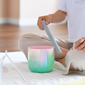 Bol chantant en cristal de quartz alchimique de qualité supérieure Jinfang pour le yoga, l'équilibrage des chakras et la thérapie sonore - Product Image 5