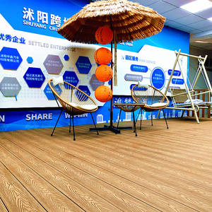 Plancher extérieur antidérapant en WPC, terrasse imperméable en composite bois-plastique, lames de terrasse extérieures à grain de bois - Product Image 5