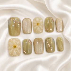 <span class=keywords><strong>Uñas</strong></span> <span class=keywords><strong>Postizas</strong></span> con Diseño de Ojo de Gato y Flores, Color Oliva Champán, Forma Squoval, Mate, con Cuentas Doradas, Diseño Retro, Cobertura Total, Venta al Por Mayor para Mujeres - Product Image 1