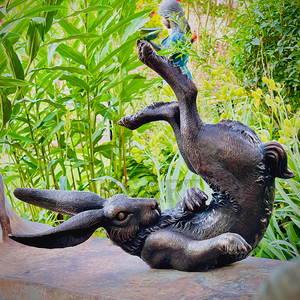 Escultura de boxeo de conejo salvaje de bronce estatua de Animal verde amarillo para Parque de jardín al aire libre técnica de fundición de Arte de Metal duradero - Product Image 2