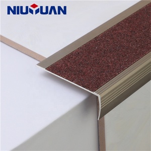 Profilo per Gradini in Alluminio Premium NIUYUAN OEM per Interni ed Esterni con Nastro Antiscivolo in Carburo di Silicio - Product Image 3