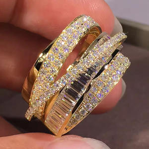 T0799 Anello di Lusso da Donna in Oro Massiccio 18K con Diamanti Taglio Baguette Colore D Naturale Gioielli da Matrimonio - Product Image 5