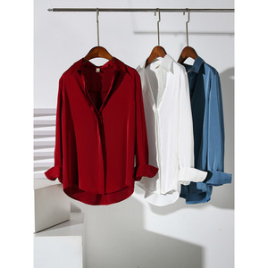 Chemisier professionnel élégant en satin <span class=keywords><strong>rouge</strong></span> haut de gamme pour <span class=keywords><strong>femme</strong></span>, à manches longues, infroissable, idéal pour le bureau, nouvelle collection printemps-automne - Product Image 2