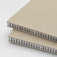 Panel Sarang Lebah Aluminium Tahan Api Ringan Ramah Lingkungan Tekstur Tenun Beige Kustom Garansi 5 Tahun untuk Dinding Interior