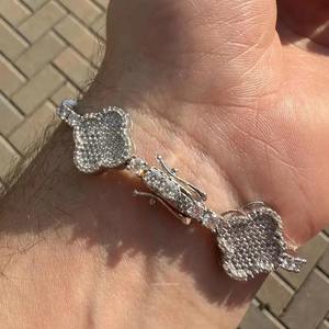 สร้อยข้อมือประดับเพชรรูปดอกโคลเวอร์ชุบเงินสำหรับผู้ชายสร้อยข้อมือนำโชคมีประกายเพชร - Product Image 2