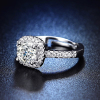 Bague en Cuivre Argenté et Plaqué Or Blanc, Ornée d'Oxyde de Zirconium Coupe Princesse, Modèle Promesse, Halo, Fiançailles, Éternité pour Femme
