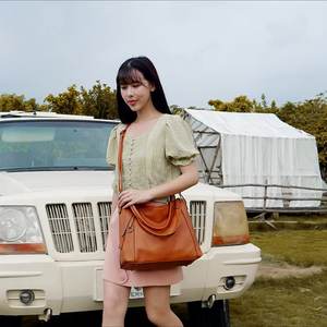 <b>Large</b> Capacity Lady Casual Women's PU Handbags New Soft Trendy Fashionable Luxury Shoulder <b>Crossbody</b> Tote <b>Bag</b> Zipper Closure - Product Image 2