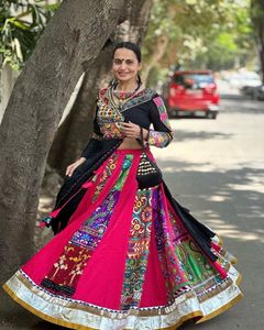 นักออกแบบอินเดียที่สวยงามสี lehenga โชลี่พร้อมงานปัก Dupatta และลําดับ Georgette ที่หนักแน่น lehenga สําหรับผู้หญิง - Product Image 1