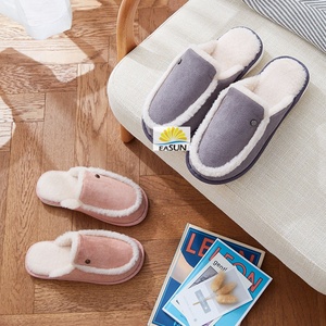 Pantoufles en peluche à prix de gros et d'usine, chaussettes-pantoufles d'hiver, pantoufles bottes moelleuses, pantoufles pour femmes - Product Image 2