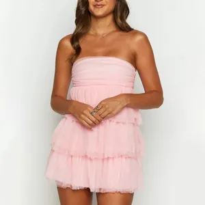 Vente en gros Fabricant de vêtements Mini robe sans bretelles plissée en tulle rose pour femmes Robe de soirée froncée élégante et sexy au dos nu