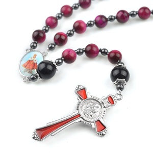 Rosario con Perle di Onice Rosso e Medaglia di Gesù Bambino, Collana con Croce Placcata Argento Anticato per Uomini e Donne, Articolo Religioso Cattolico - Product Image 2
