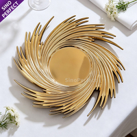 Assiettes de présentation décoratives en plastique doré ajouré pour événements hôteliers et mariages