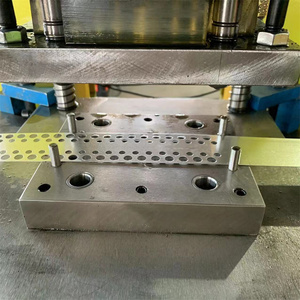 Niedriger Preis Gipskarton decke Stahl profilierte Maschine Gipskarton Produktions linie Rollen form maschine - Product Image 4