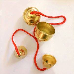 Juego de Campanas de Mano de Latón de 3.5 CM con Cuerda Roja, Instrumento de Percusión Metálico Orff, Juguetes Musicales para Educación Temprana, Venta al Por Mayor - Product Image 3