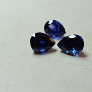 พลอยไพลินสีน้ำเงินทรงลูกแพร์เพาะเลี้ยงในห้องปฏิบัติการ คุณภาพพรีเมียม ความใสระดับบริลเลียนท์ เจียระไนอย่างประณีต เหมาะสำหรับทำเครื่องประดับ งานฝีมือ - Product Image 6