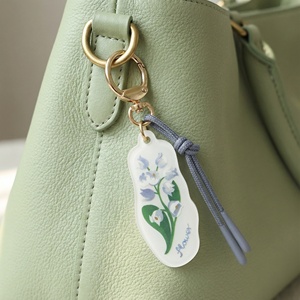 Porte-clés en acrylique à imprimé floral mignon en gros, cordon à pompon coloré, logo personnalisé, cadeau souvenir, breloques pour femmes - Product Image 3