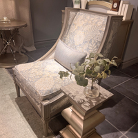 Ensemble de canapés en bois massif avec broderie jacquard personnalisée de qualité supérieure Chaises de salon de style français/américain pour les espaces de réception