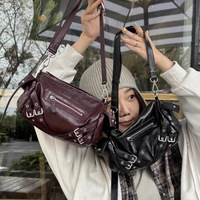 Tas Selempang Y2K Vintage Berbahan Polyester dengan Lapisan Dalam, Resleting, Kulit PU Imitasi, Kantong Dalam, Tali Serut Dekoratif & Liontin Hati